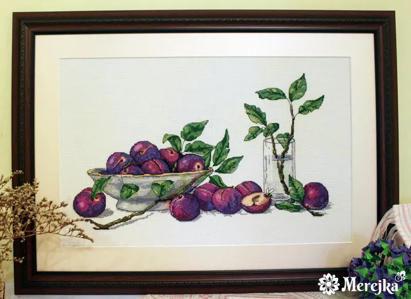 Merejka Sweet Plums borduurpakket 41x26 cm ecru