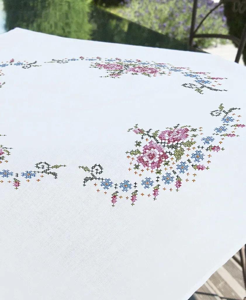 SEG borduurpakket tafelkleed Guirlande de Roses rozen