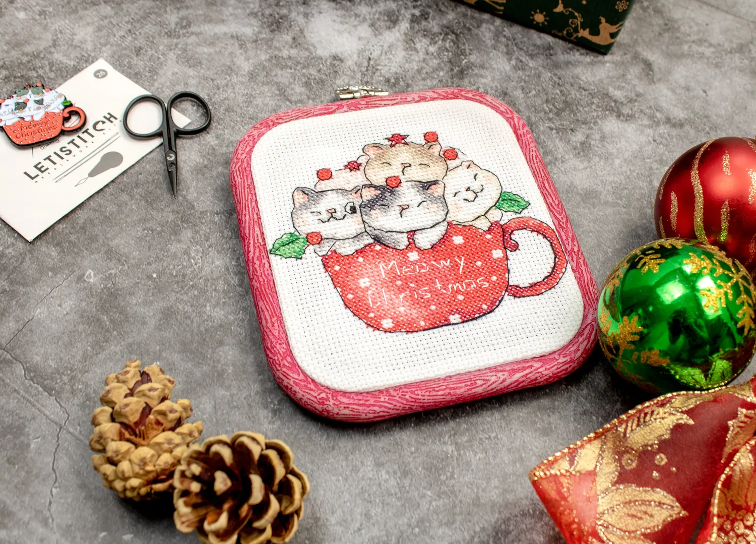 Leti Stitch L8080 Meowy Christmas borduurpakket met ring