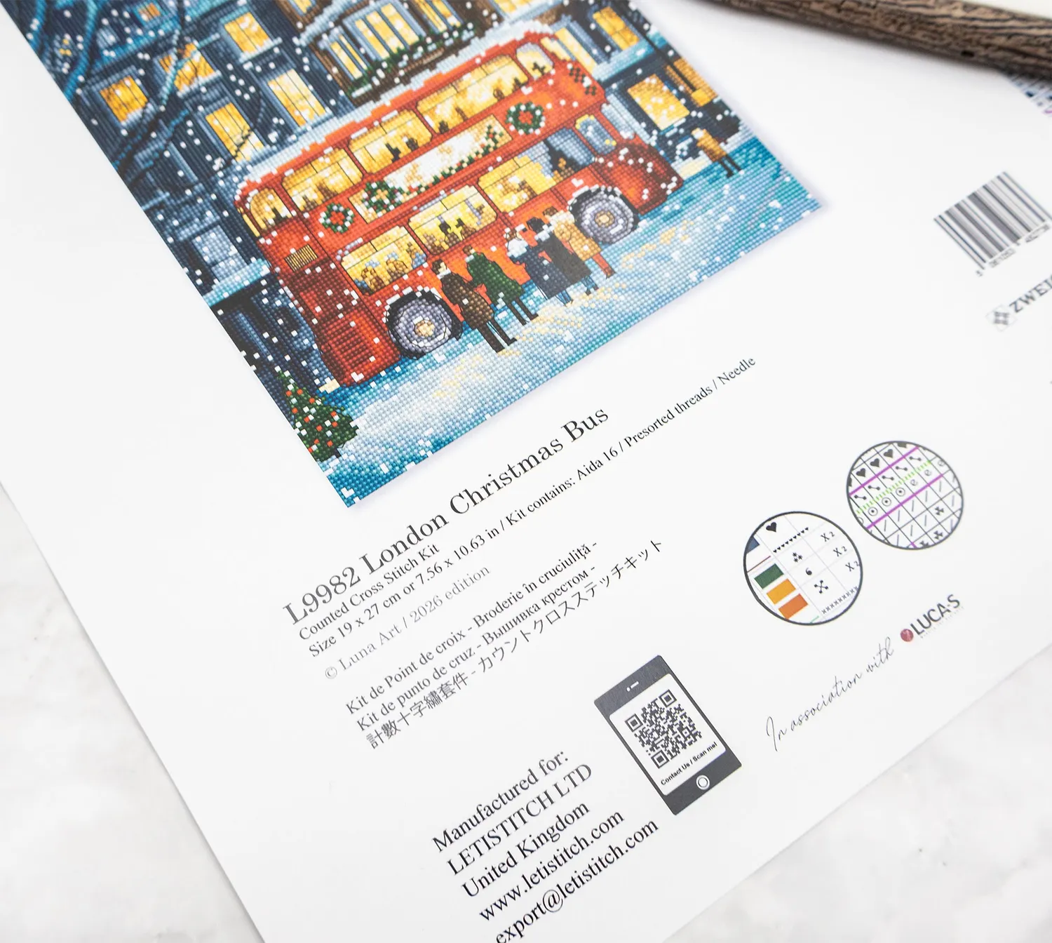 Leti Stitch L9982 London Christmas Bus borduurpakket 19x27 cm