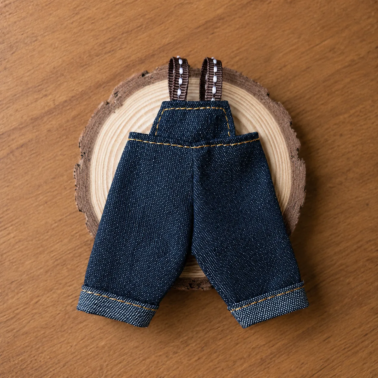 The Wool Family Miniatuur Tuinbroek donkere jeans poppenkleding