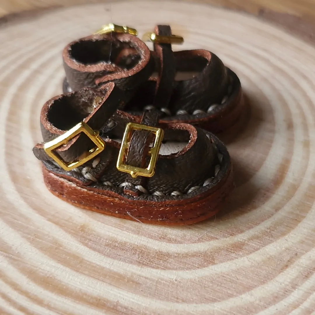 The Wool Family Sunny bruine schoentjes met gesp leer miniatuur