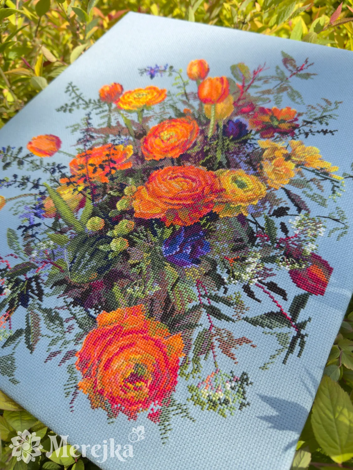 Merejka Sunlit Petals borduurpakket 39x31 blauwgrijs