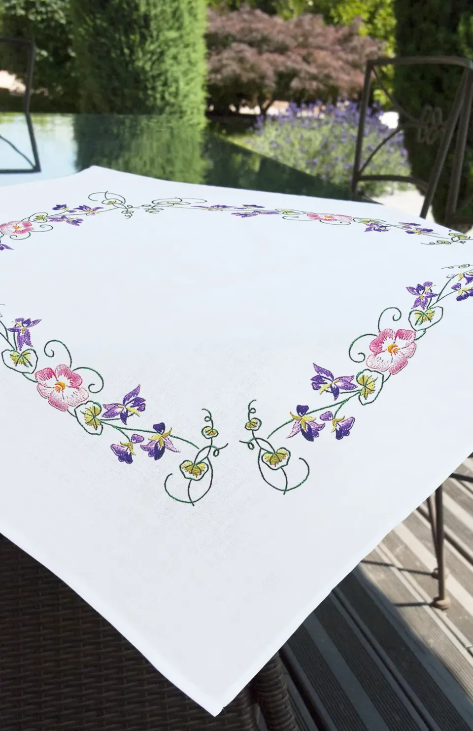 SEG Brodelia Fleurs de Printemps tafelloper borduurpakket