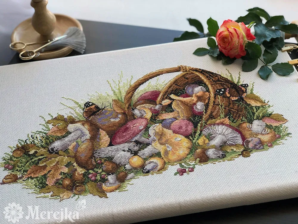 Merejka Mushrooms borduurpakket 40x23 cm ecru