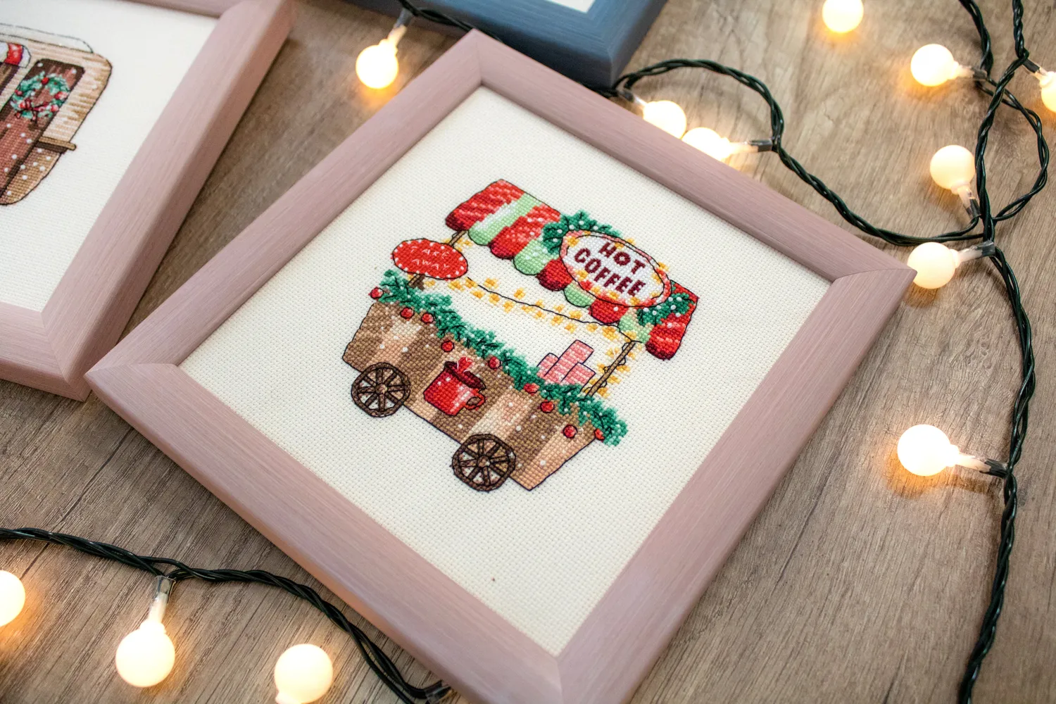 Leti Stitch L8001 Happy Holidays kruissteekpakket kerst