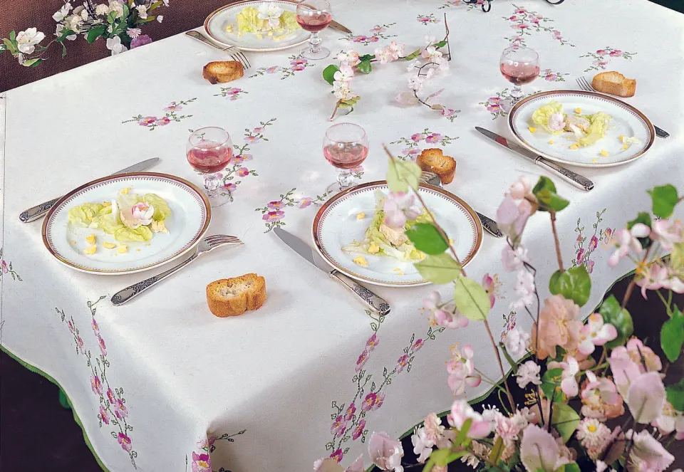 SEG Margot Broderie Fleurs de Pommiers tafelkleed borduren