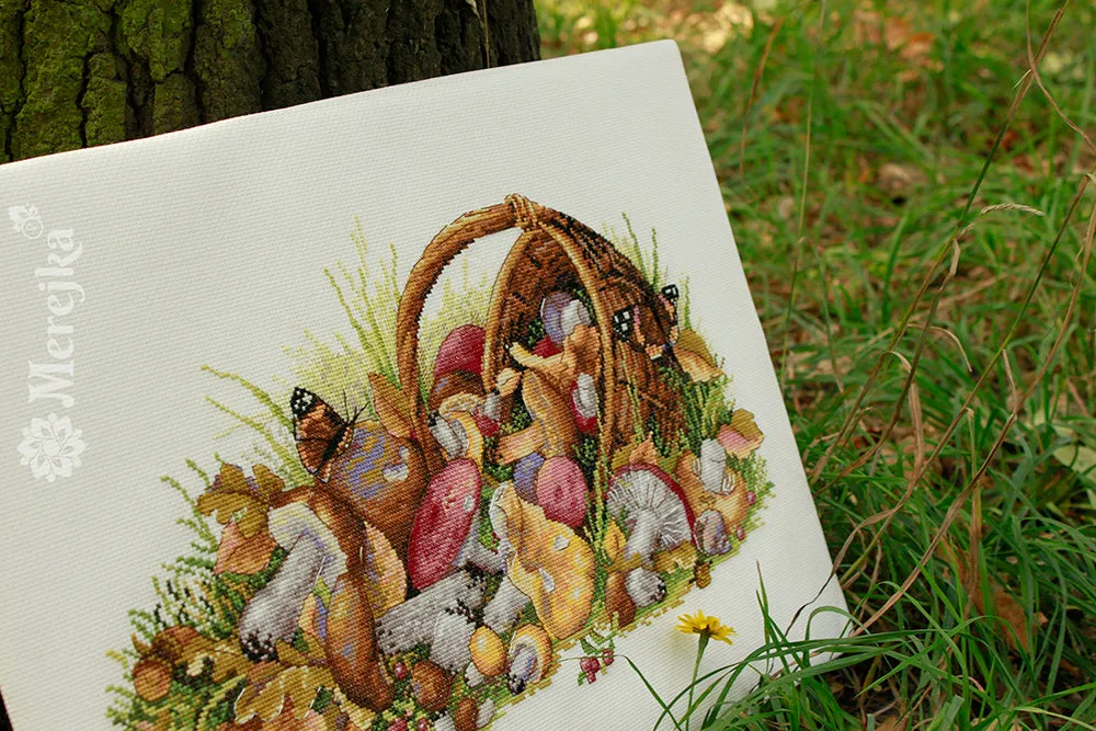 Merejka Mushrooms borduurpakket 40x23 cm ecru