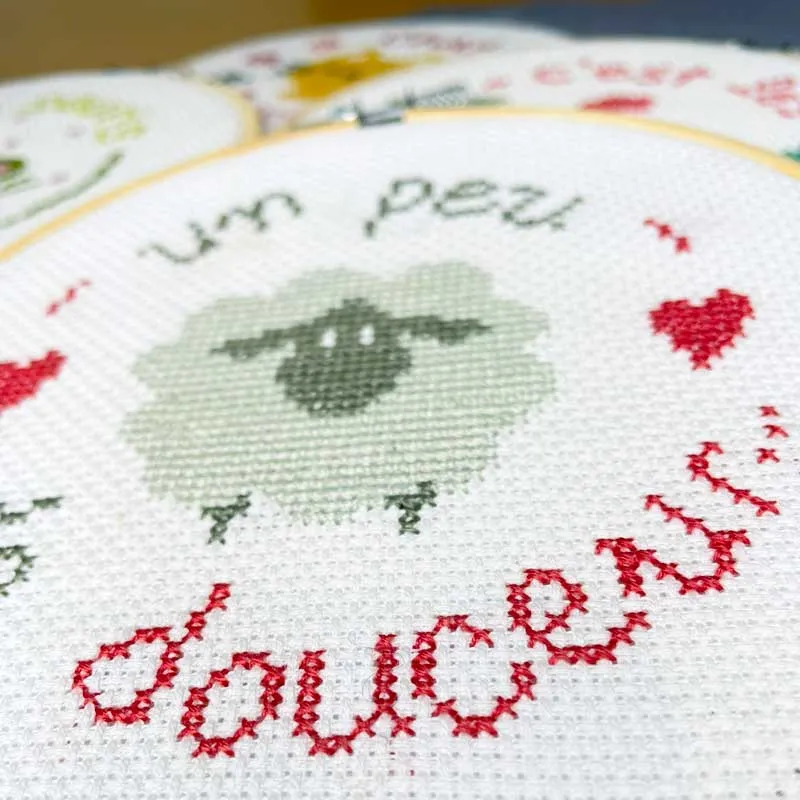LiliPoints Un Peu de Douceur borduurpakket mini 11 cm aida