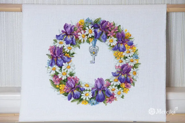 Merejka Wreath with Irises borduurpakket wit 25x26 cm 32 kl