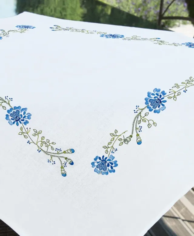 SEG Brodélia Blauwe Bloemen boventafelkleed borduurpakket