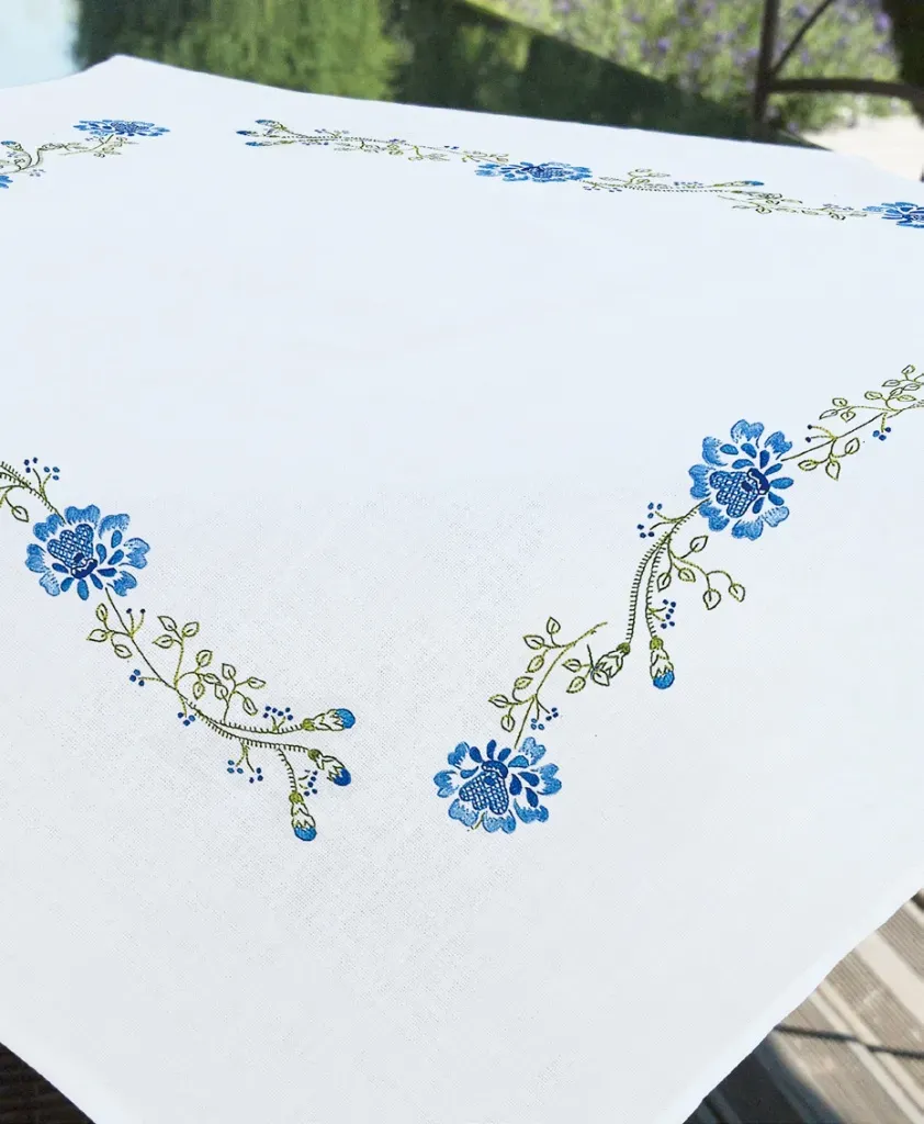 SEG Bleuets tafelkleed borduurpakket blauw bloemen