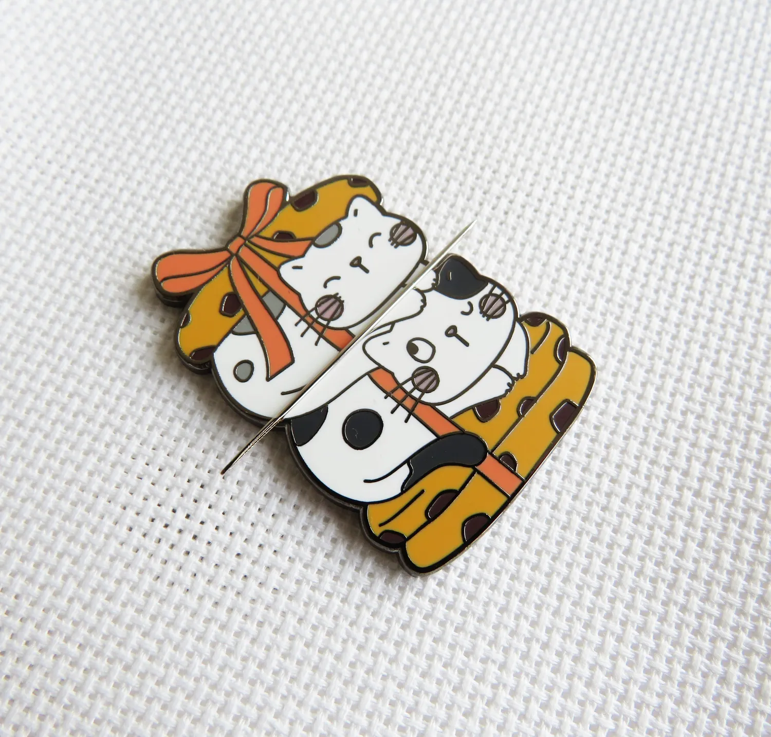 Leti Stitch 14366 Meowy Xmas naaldmagneet 40 mm emaille