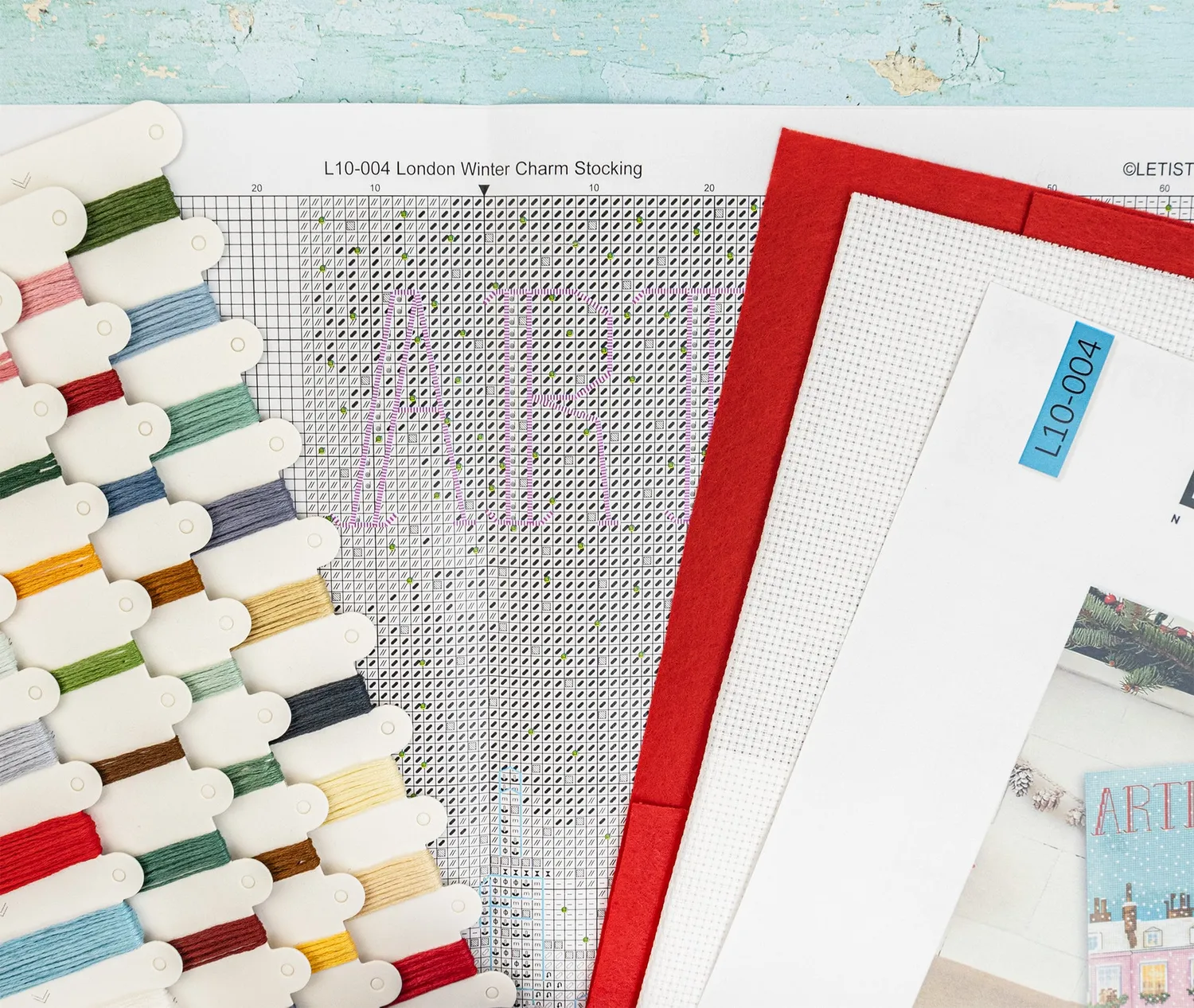 Leti Stitch L10-004 London Winter Charm Stocking borduurpakket 25x37 cm
