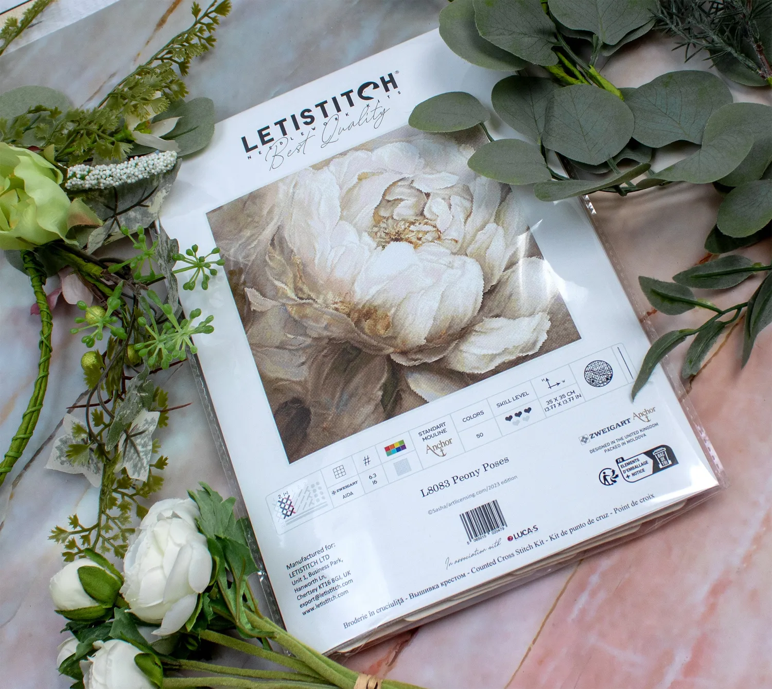Leti Stitch L8083 Peony Poses kruissteekpakket 35x35 cm bloemen