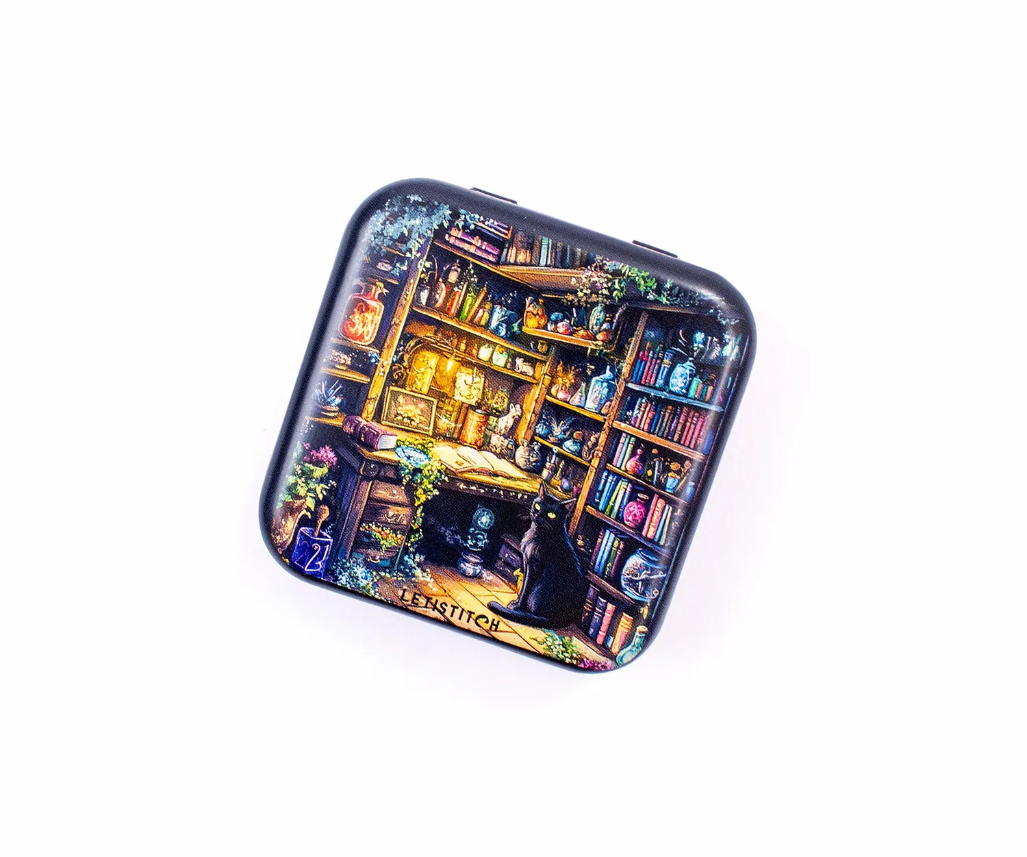 Leti Stitch Charmed Library naaldenblikje tin 5,5 cm