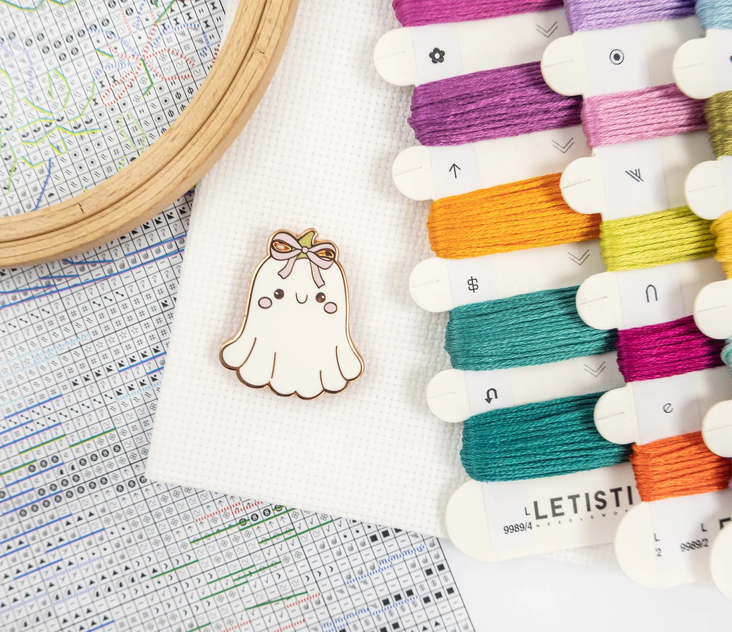 Leti Stitch L9989 Glow Ghost Cove borduurpakket Col. 60 36x29