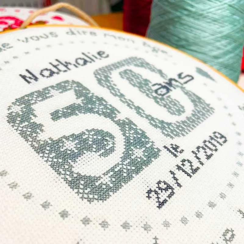 LiliPoints 50 kruissteekpatroon rond alfabet 8 kleuren