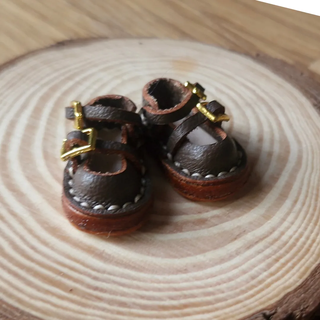 The Wool Family Sunny bruine schoentjes met gesp leer miniatuur