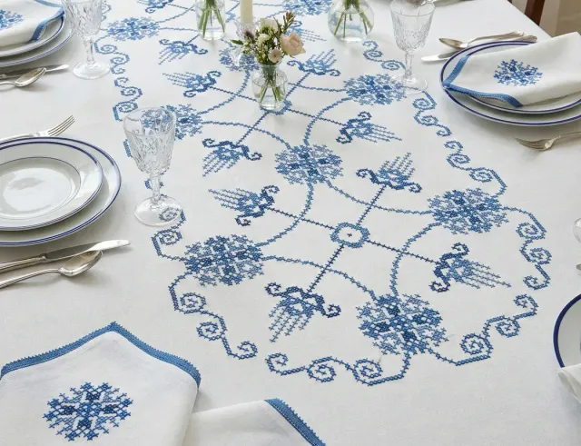 SEG Baltic tafelkleed kruissteek blauw geometrisch