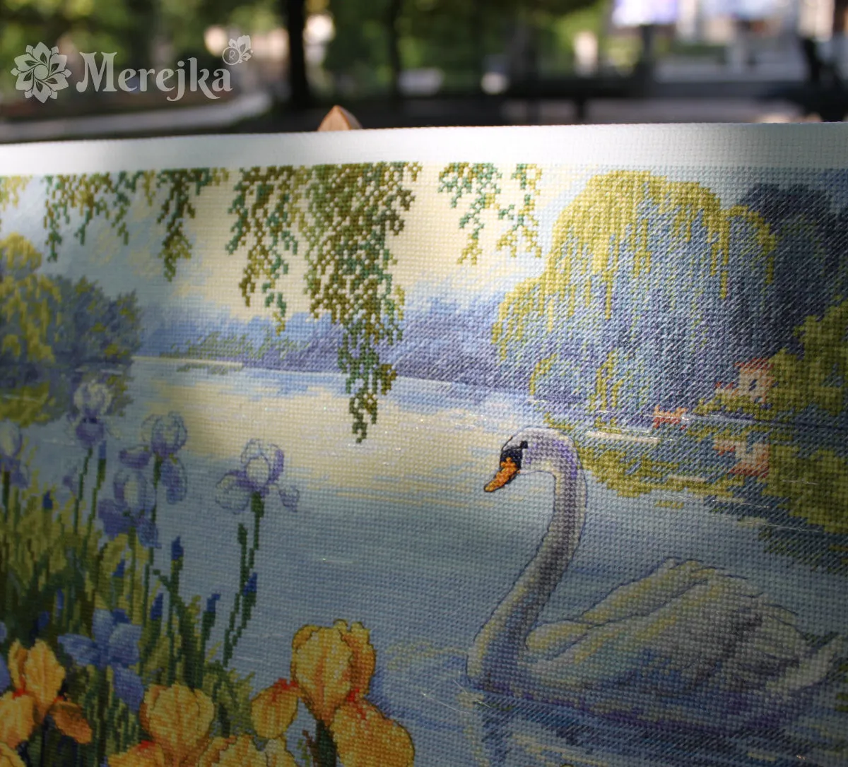Merejka Enchanted Pond borduurpakket ijsblauw 28x34 cm