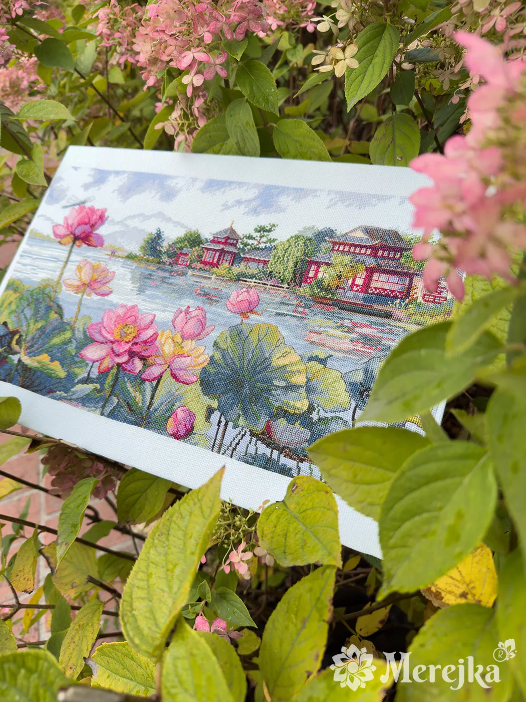 Merejka Lotus Dreams borduurpakket 24x44 ijsblauw