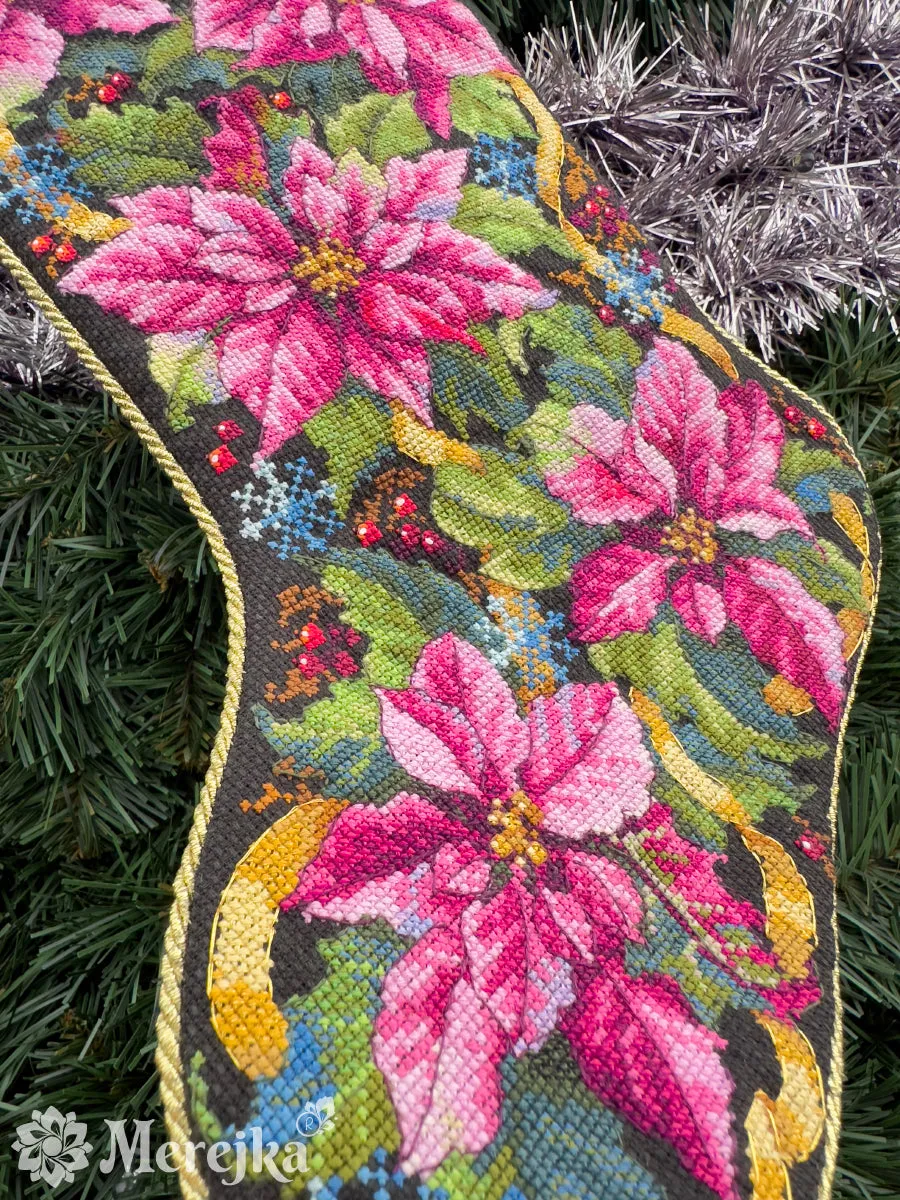 Merejka Pink Poinsettia kerstsok borduurpakket zwart
