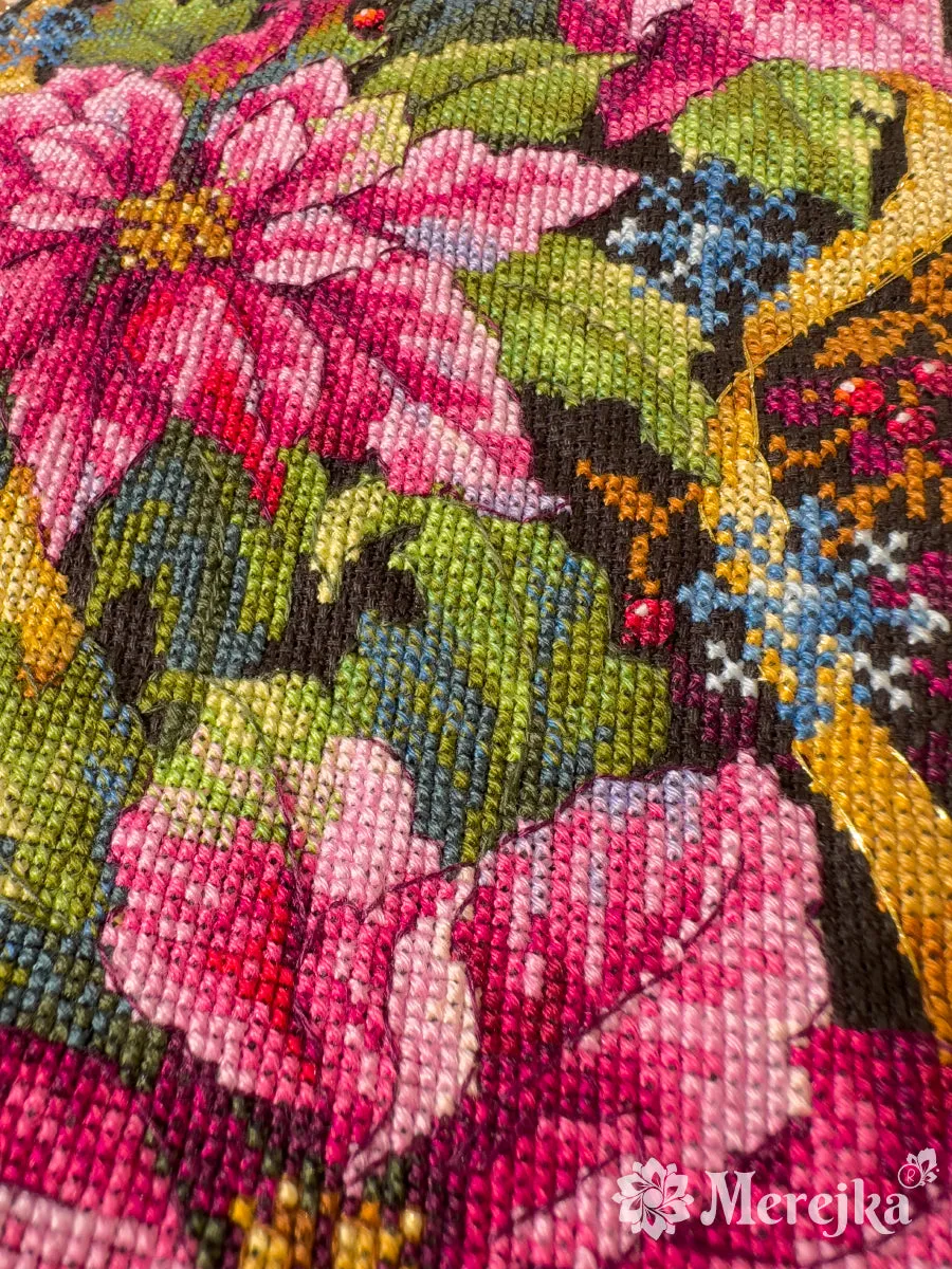 Merejka Pink Poinsettia kerstsok borduurpakket zwart