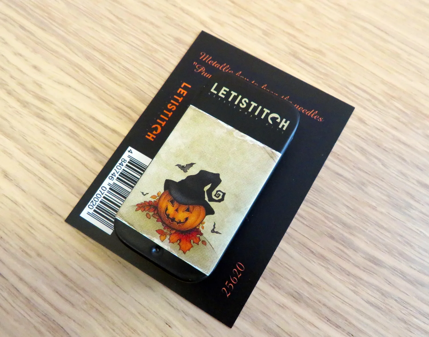 Leti Stitch 25620 Happy Pumpkin naaldenblikje magneet
