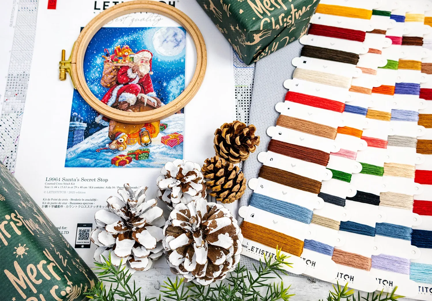 Leti Stitch L9964 Santa’s Secret Stop borduurpakket 29x40 cm