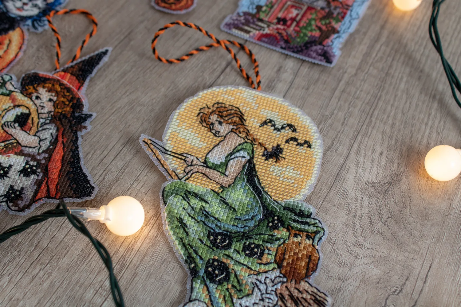 Leti Stitch L8008 Halloween Toys borduurpakket 8 stuks plastic canvas