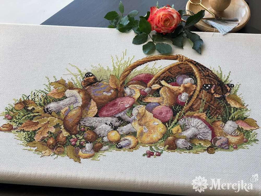 Merejka Mushrooms borduurpakket 40x23 cm ecru