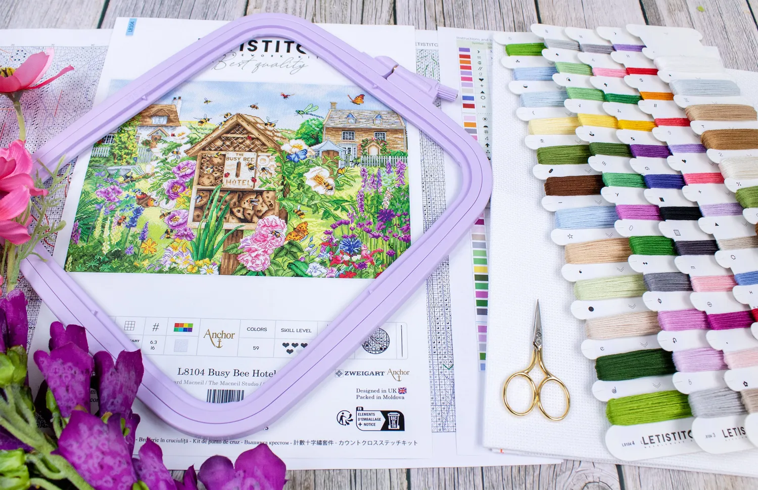 Leti Stitch L8104 Busy Bee Hotel borduurpakket 41x30 cm