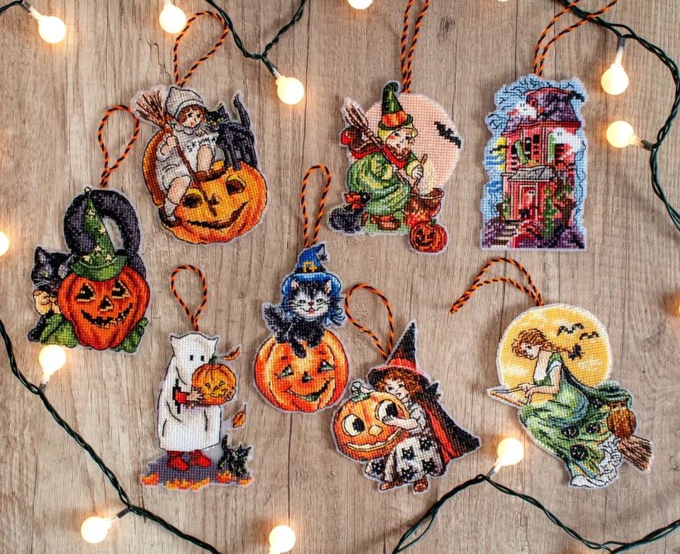 Leti Stitch L8008 Halloween Toys borduurpakket 8 stuks plastic canvas