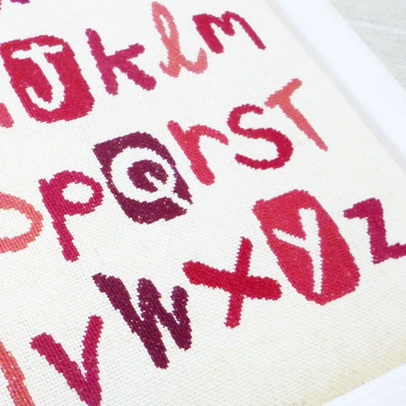LiliPoints Alfabet borduurpatroon meerkleurig 171 steken