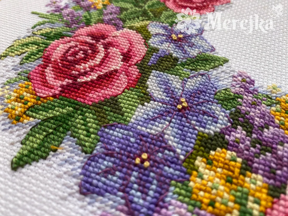 Merejka Rose Wreath borduurpakket wit 28 kleuren