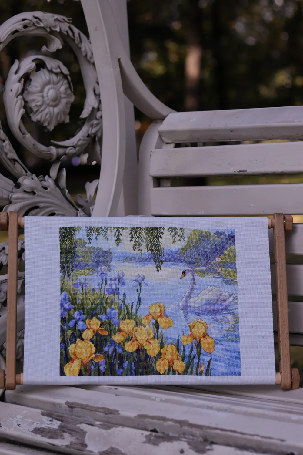 Merejka Enchanted Pond borduurpakket ijsblauw 28x34 cm