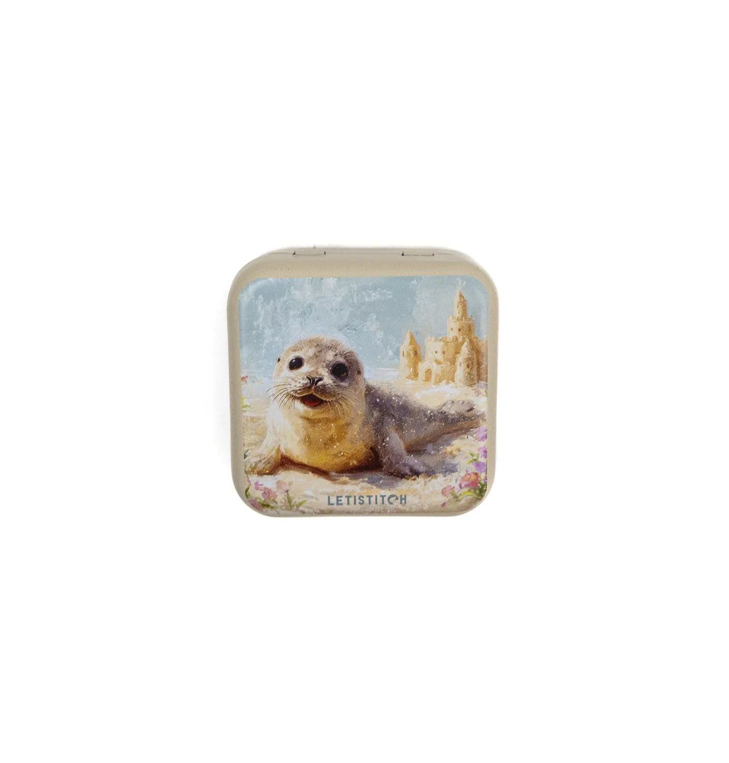 Leti Stitch Beach Day Bliss naaldenblikje 55x55 mm blik