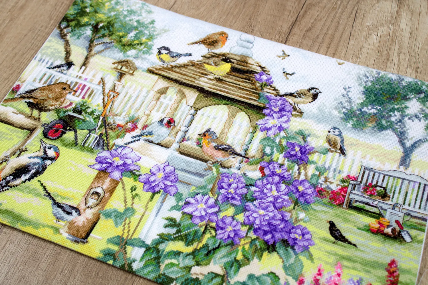 Leti Stitch 944 Bird Table borduurpakket 43x30 cm