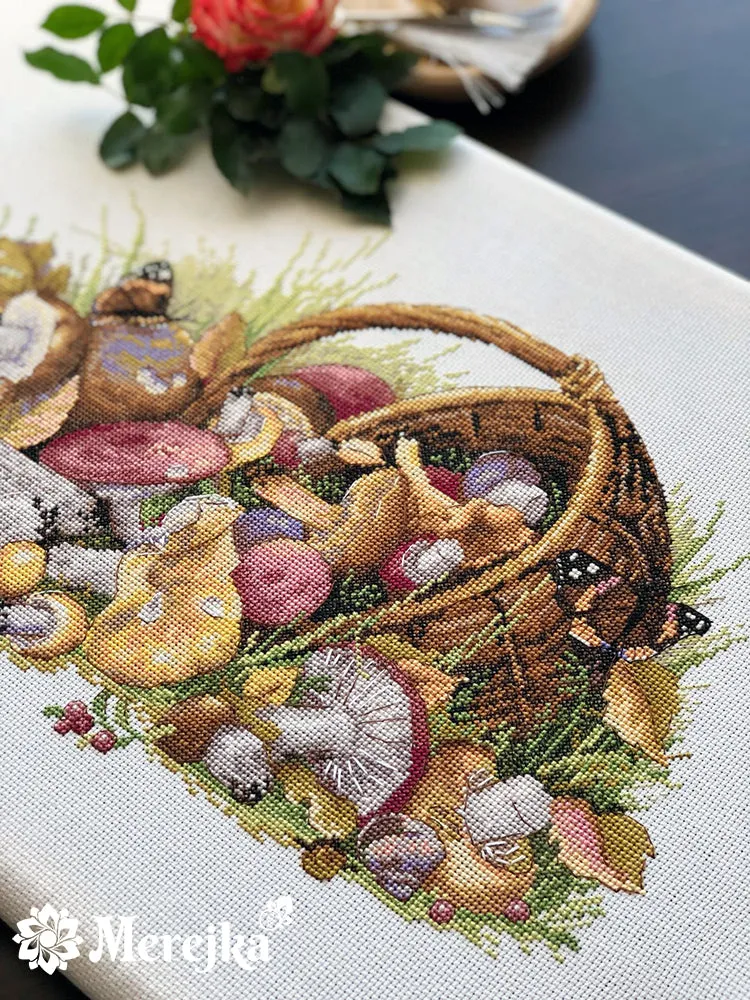 Merejka Mushrooms borduurpakket 40x23 cm ecru