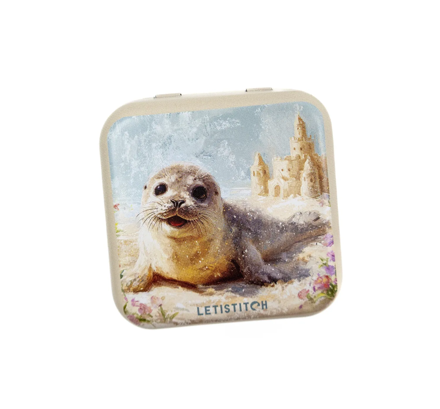 Leti Stitch Beach Day Bliss naaldenblikje 55x55 mm blik