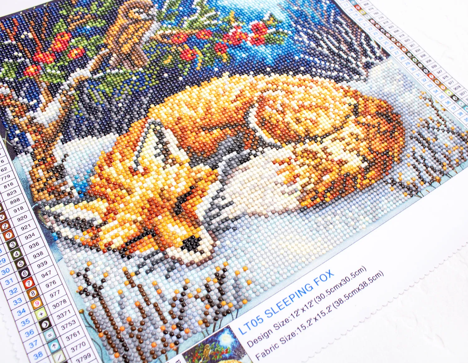 Leti Stitch Dazzle Dots LT05 Sleeping Fox diamond painting 30cm