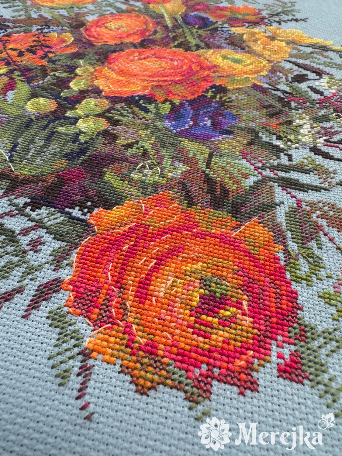 Merejka Sunlit Petals borduurpakket 39x31 blauwgrijs