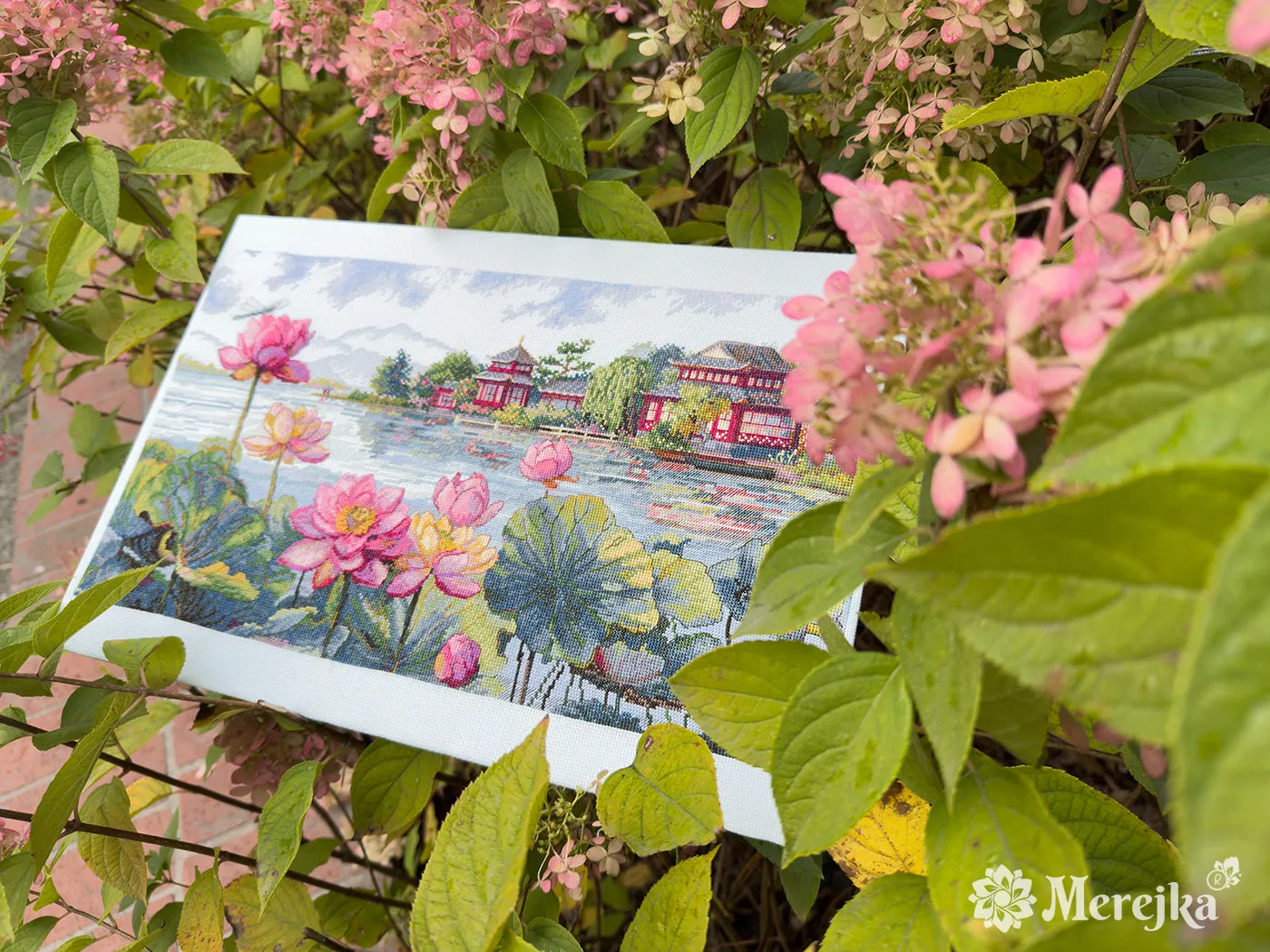Merejka Lotus Dreams borduurpakket 24x44 ijsblauw