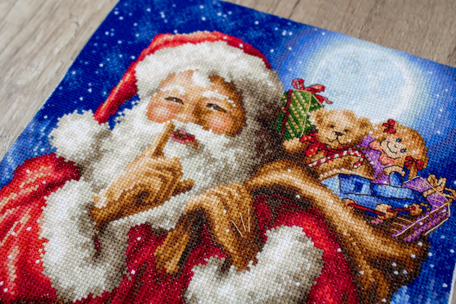 Leti Stitch L8000 Santa's Secret borduurpakket 27x20 cm kerst