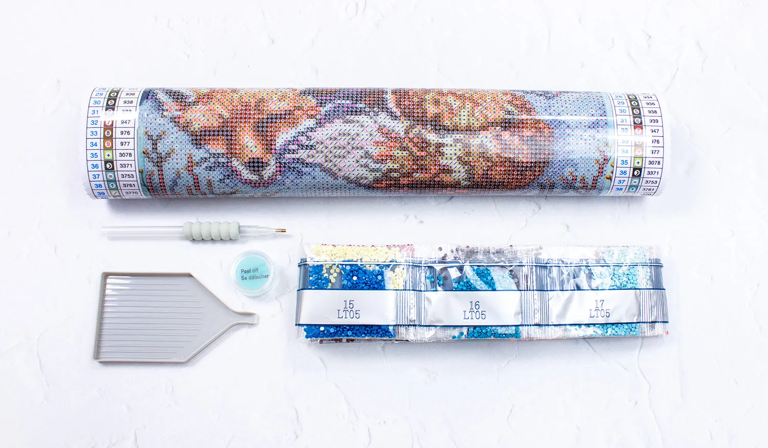 Leti Stitch Dazzle Dots LT05 Sleeping Fox diamond painting 30cm