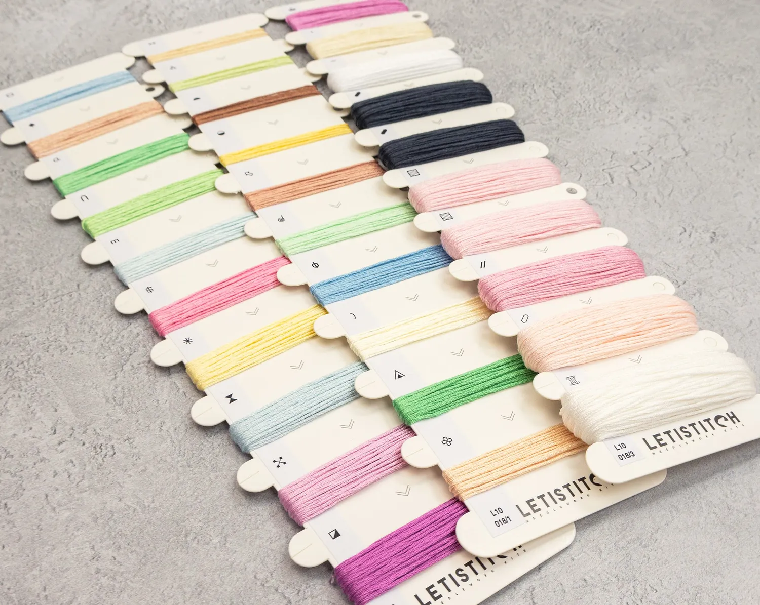 Leti Stitch L10-018 Vanity kruissteekpakket Aida 16 count 32x23 cm
