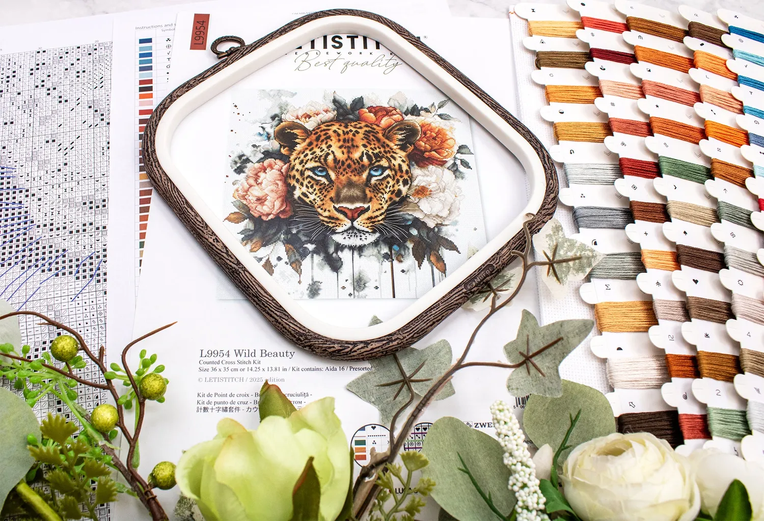 Leti Stitch L9954 Wild Beauty borduurpakket 36x35 cm natuur