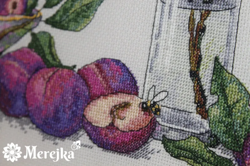 Merejka Sweet Plums borduurpakket 41x26 cm ecru