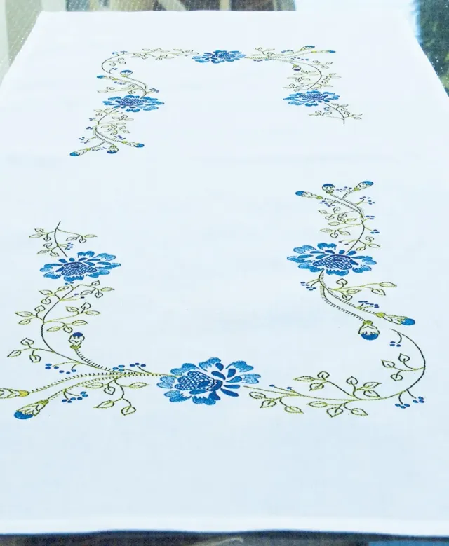SEG tafelkleed pakket Stylized Blue Flowers Swirls blauw